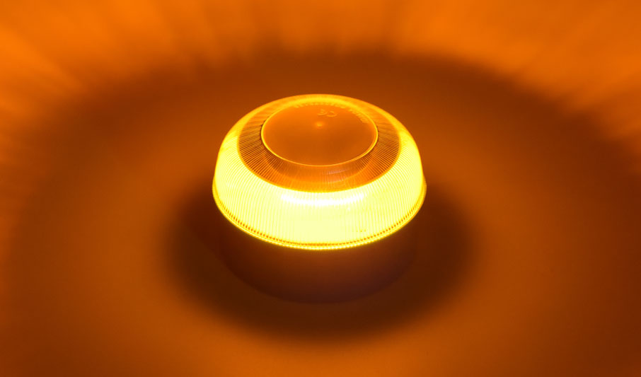 SM821 Amber Flash LED Light